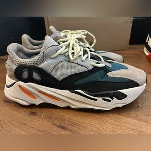 Yeezy Boost 700 waverunner sz10
